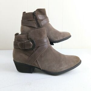 Earth Peak Porter Ankle Boots Size 9 Taupe Suede Leather Block Heel Zip Up